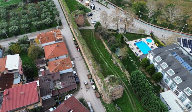 Papa ziyaret etti, sit alanındaki arsalar değerlendi