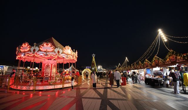 Yeni Yıl Festivali akşam saatlerine renk kattı