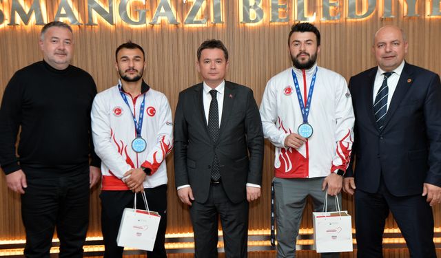 Başkan Aydın tarihi başarı yakalayan kardeşleri ağırladı