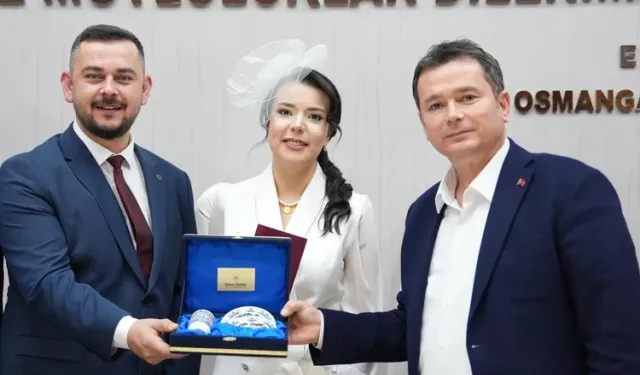 Bursa Osmangazi Belediye Başkanı Erkan Aydın yılın son nikahını kıydı