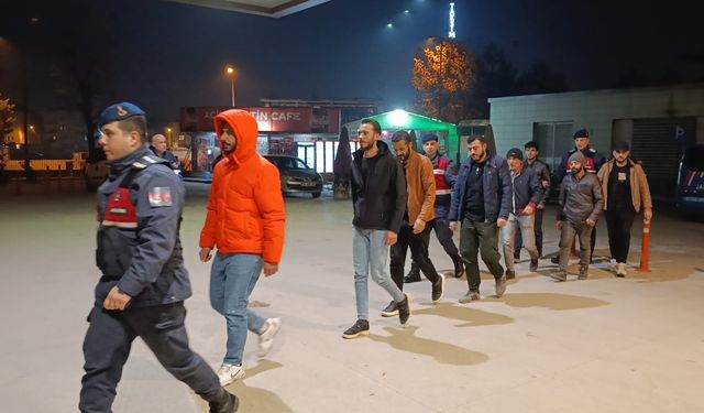 Bursa'da kaçak göçmenler sınırdışı edildi