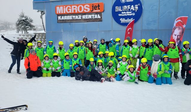 Büyükşehir'le öğrencilerin kayak keyfi