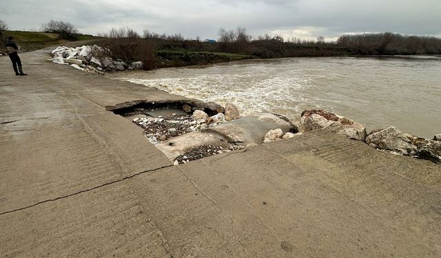 Mesire alanındaki hasarlı köprü tehlike saçıyor