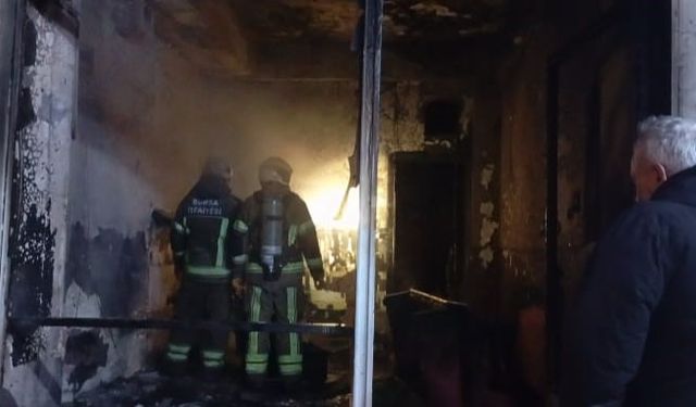 Bursa'da çay ocağında gece yarısı yangın