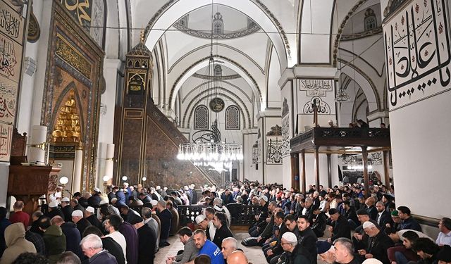 Bursa’da ilk teravih heyecanı: camiler doldu taştı, Ramazan coşkusu başladı