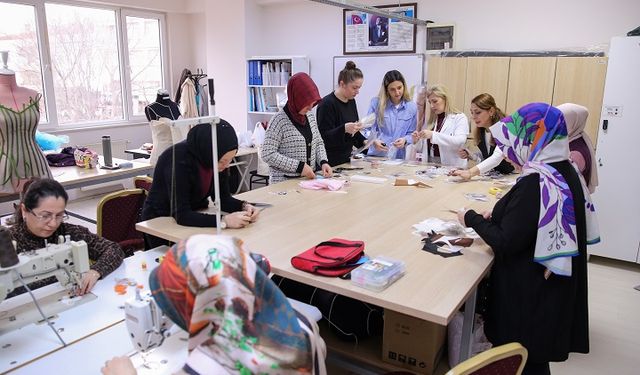 Bursa Büyükşehir Belediyesi’nden anlamlı 14 şubat etkinliği: kursiyerlerden LÖSEV’e bağış