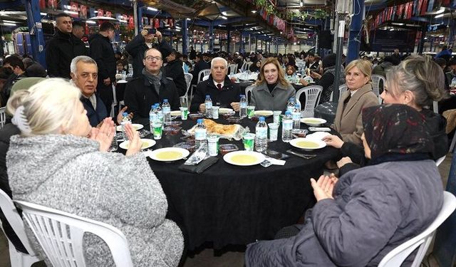 Mustafa Bozbey Karacabey’de vatandaşlarla iftar sofrasında buluştu