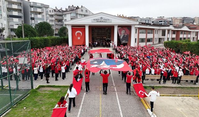 Yer gök kırmızı beyaz