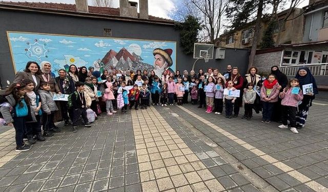 Reşitpaşa İlkokulu’ndan örnek etkinlik: veliler kitap okuma yarışmasında yarıştı