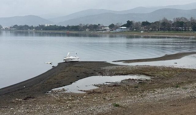 İznik Gölü’nde çekilme büyüyor: “iki yıl sonra çiftçi su bulamayabilir”