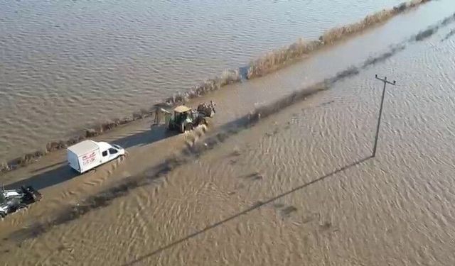 Selde Mahsur Kalan Sürücü Ekiplerce Kurtarıldı