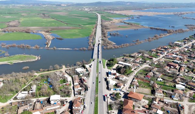 Bursa’da Yağışlar Göl Seviyesini Yükseltti, Bahçeler Sular Altında