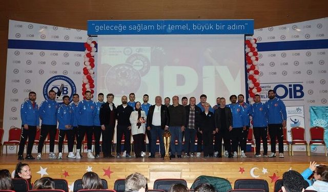 Nilüfer Belediyespor Erkek Hentbol Takımı şampiyon sporcuları öğrencilerle buluştu