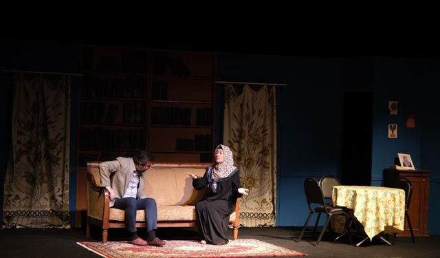 Yıldırım Belediyesi 28 Şubat Post-Modern Darbesini ‘Karanlıkta Açan Çiçekler’ tiyatrosuyla anlattı