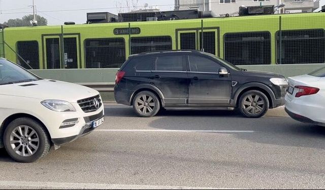 Sol şeritte bırakılan cip sürücüleri şaşırttı