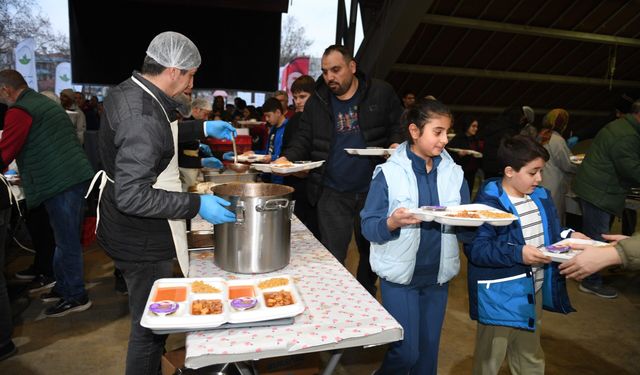 Ramazan’ın bereketi 1050 Konutlar’da paylaşıldı