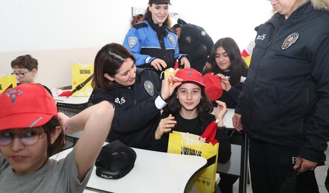 Bursa'da öğrencilere polislik tanıtımı ve güvenlik bilgilendirmesi