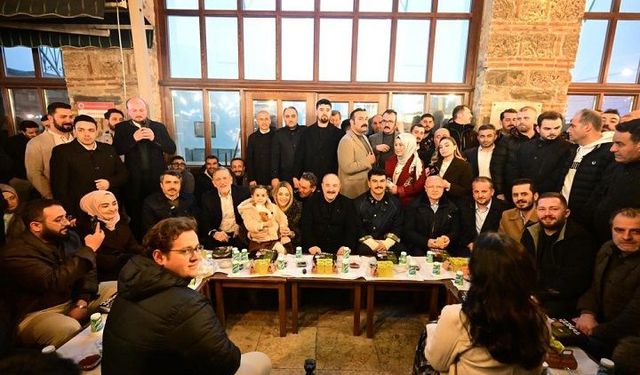 Mustafa Varank Bursa’da vatandaşlarla sahur yaptı