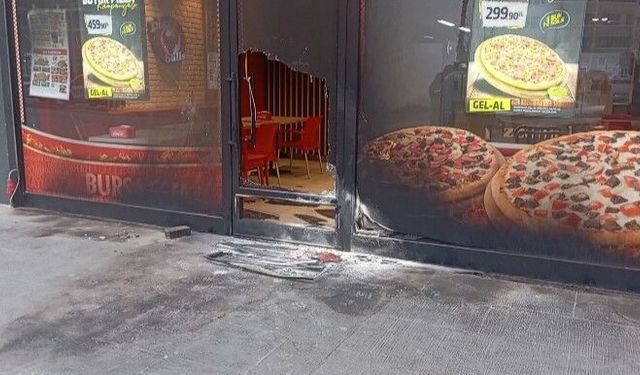 Bursa'da pizzacının 2 şubesi kundaklandı