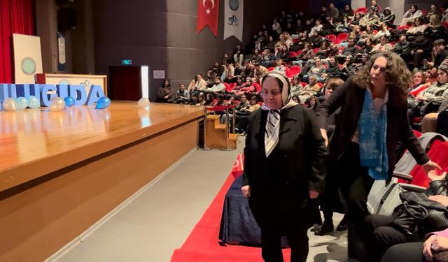80 yaşındaki emekli öğretmen, kansere yenik düşen profesör kızını gözyaşlarıyla andı