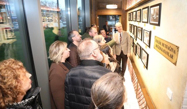 İspanyol misafirlerden İnegöl'ün 'Nöbetçi Kitaphane'lerine tam not