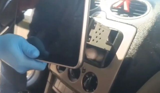 Bursa'da film gibi operasyon, Islak mendilden, aracın zulasına… Hepsi tek tek çıktı