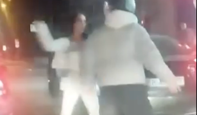 Bursa’da trafikte motosikletliye kadın sürücüden tekme ve tokatlı saldırı