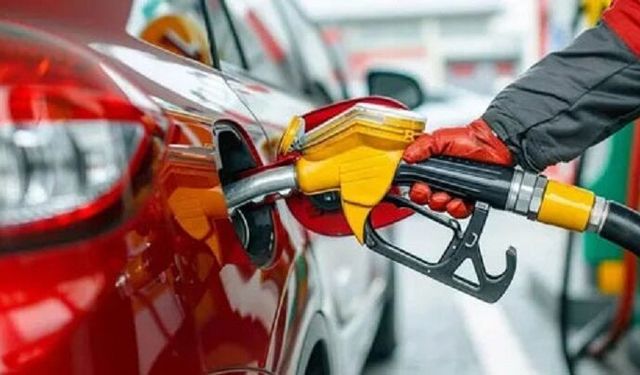 Motorin fiyatı rekor seviyede: Bu gece zamlanıyor