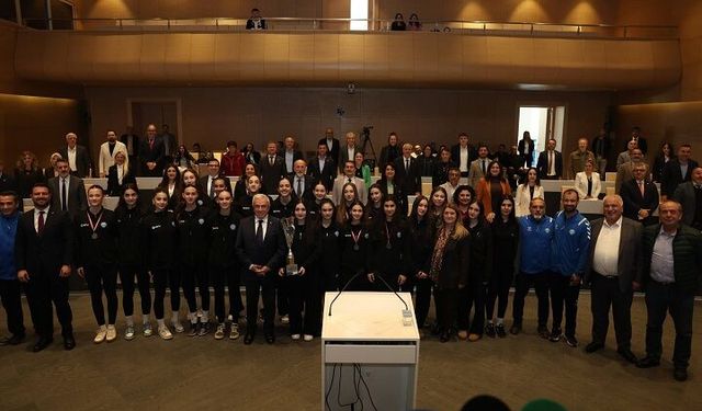 Nilüfer Belediyespor’dan tarihi başarı: Altyapıdan 1. Lig'e