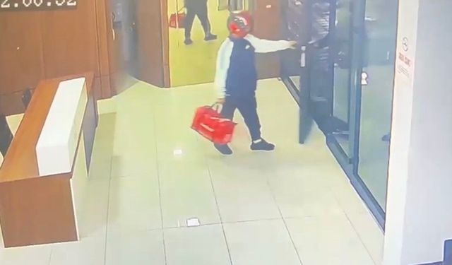 Kurye kılığıyla girdiler, silahla alıkoydular... Özel Harekat kapıları koçbaşıyla kırdı