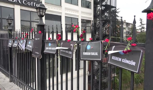 Bursa'da Setbaşı Köprüsü karanfillerle donatıldı