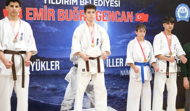 Yıldırımlı karatecilerden madalya yağmuru