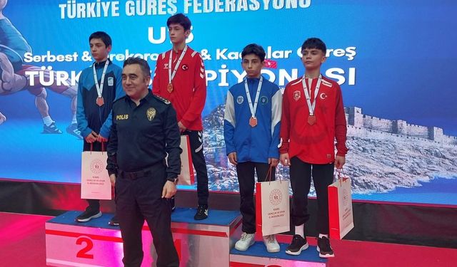 Bursa Büyükşehir Belediyesporlu güreşçiler Türkiye Şampiyonası’nda 3 madalya kazandı