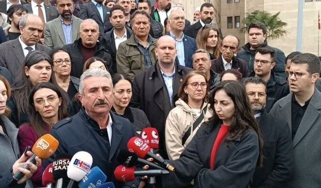 Seden Bozbey'den Bursa Adliyesi önünde açıklama