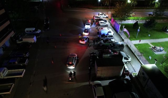 Bursa'da piyasacılara polis baskını