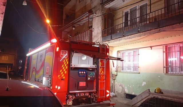Bursa'da korkutan yangın: Daire kullanılamaz hale geldi