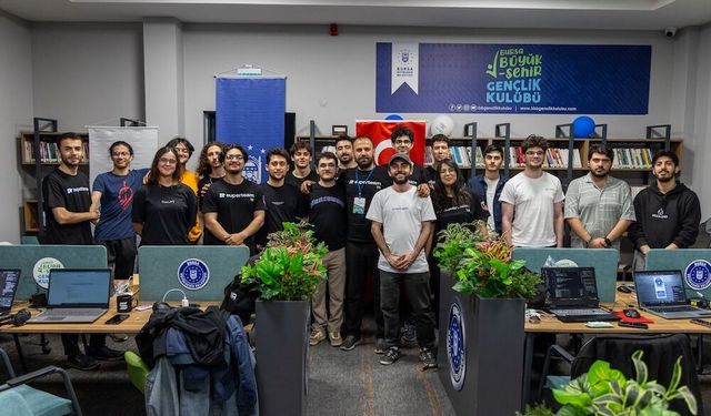 Genç yazılımcılar Bursa'da kodlama maratonunda buluştu