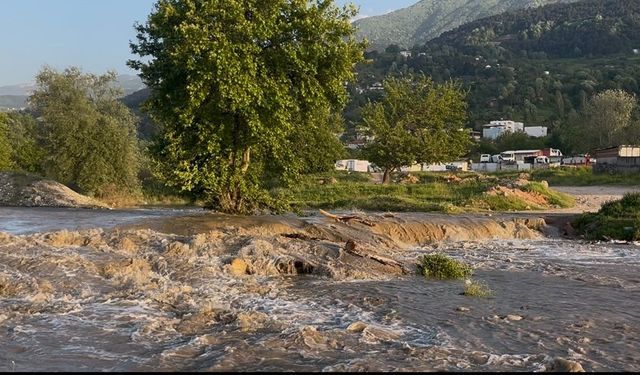 Bursa'da Dere Taşkını Köprüyü Çökertti