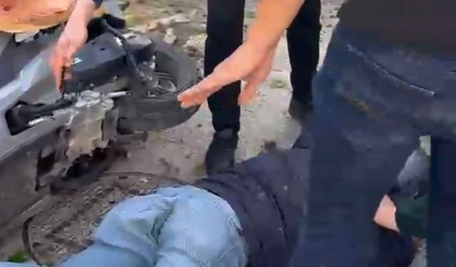 Karacabey'de Devrilen Ağacın Altında Kalan Motosiklet Sürücüsü Yoğun Bakımda
