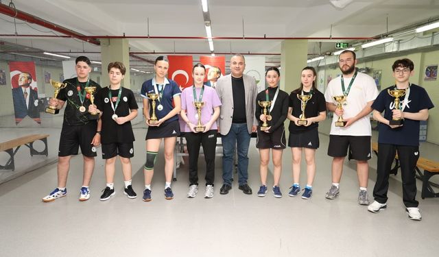 Dereceye giren sporcular, ödüllerine kavuştu