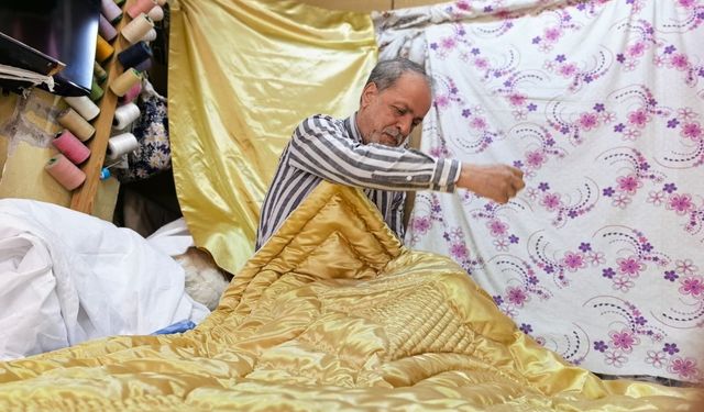 Kraliçe 2. Elizabeth'in yorganını yapan İnegöllü 60 yıldır mesleğine sıkı sıkı sarılıyor