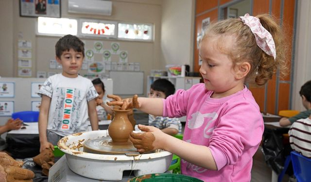 Osmangazi Belediyesi kreşlerinde çocuklar toprağa şekil verdi
