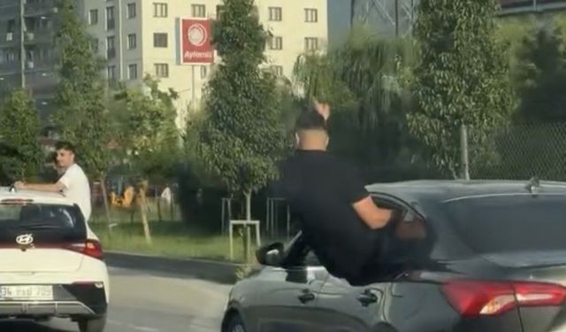 Düğün konvoyunda tehlikeli yolculuk