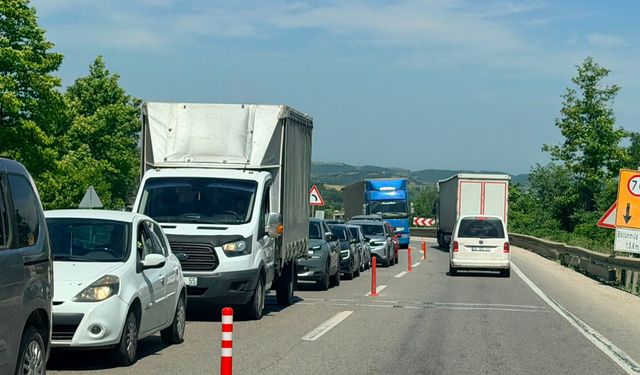 Arızalanan otomobil, Yalova-Bursa karayolunu kitledi
