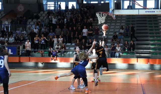İnegöl Belediyespor U12 Kız Basketbol Takımı Bursa üçüncüsü oldu