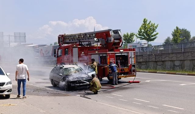 Bursa'da seyir halindeki araç alev topuna döndü sürücü son anda kurtuldu