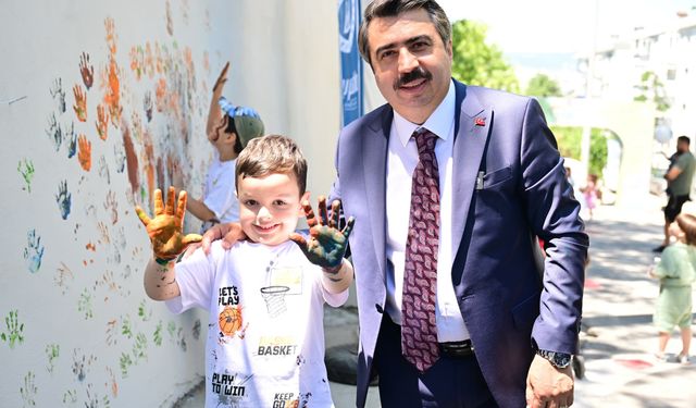 Bursa'da minikler oyun sokağına akın etti