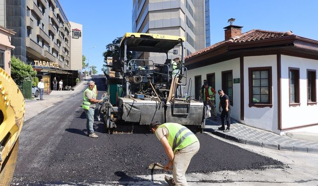 Bursa'da 650 ton asfalt serildi