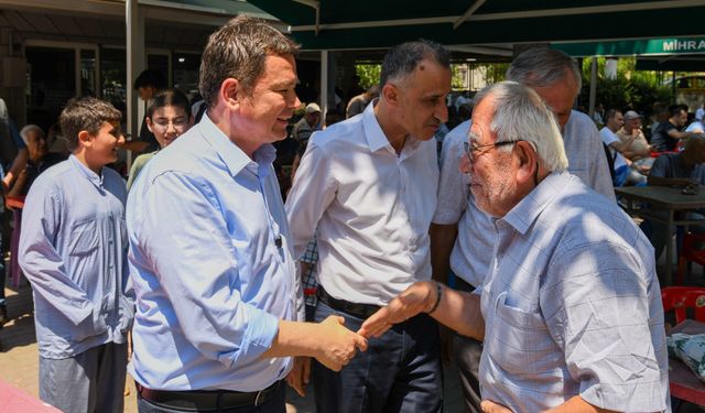 Başkan Aydın vatandaşlarla sahada omuz omuza