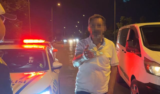 Bursa'da alkollü sürücüden polise hakaret, gazeteciye tükürük